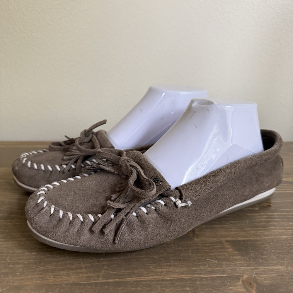 Minnetonka Women's 10 Taupe Brown Kilty Suede Hard Sole Slip On Moccasins Shoes